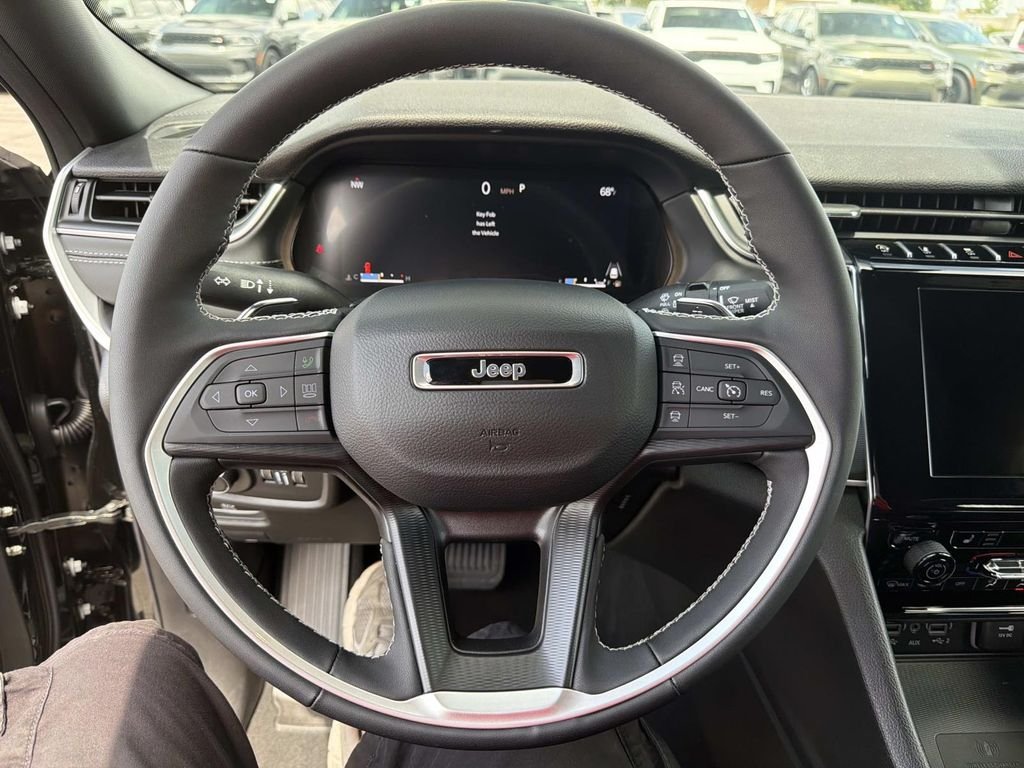 New 2026 Diamond Black Crystal Pearlcoat Jeep Laredo image 25