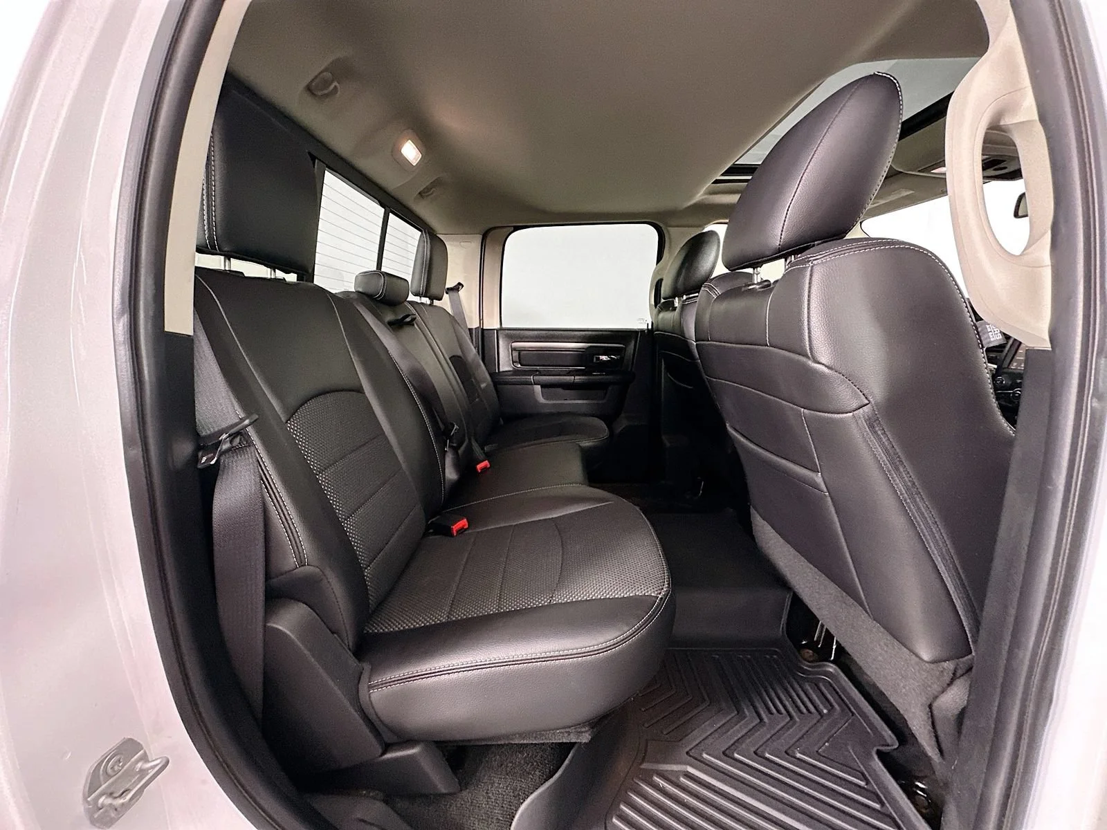 Used 2017  Ram Sport image 28