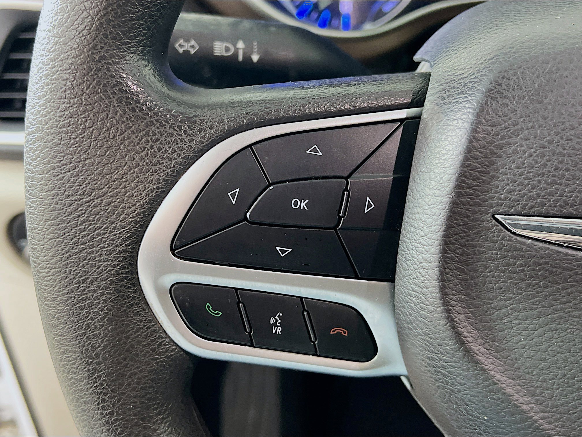 Used 2018 Bright White Clearcoat Chrysler TOURING PLUS image 13