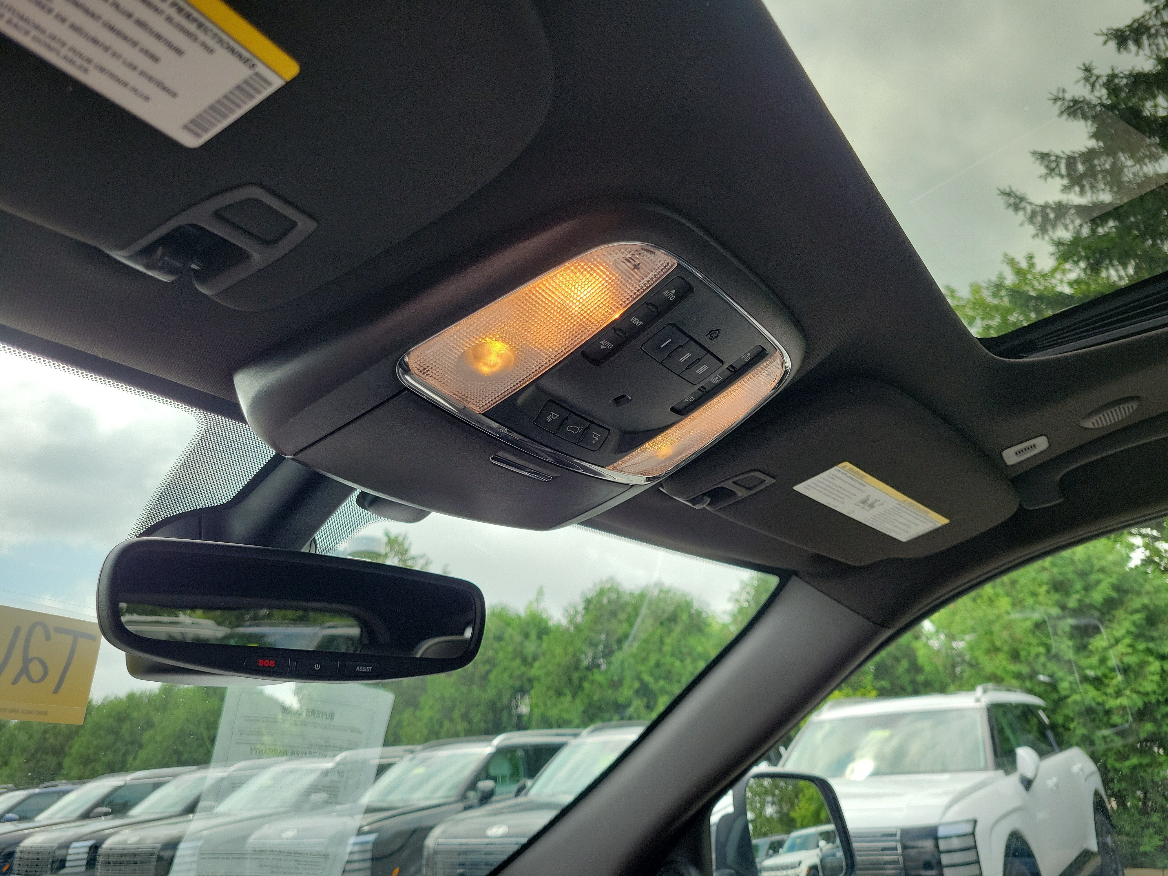 Used 2018 Ivory 3-Coat Jeep Overland image 30