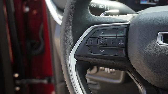 New 2026 Velvet Red Pearl-Coat Exterior Paint Jeep Altitude image 31
