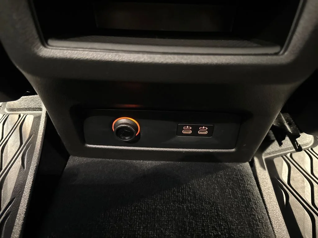 Used 2024 Blue BMW M60i image 27