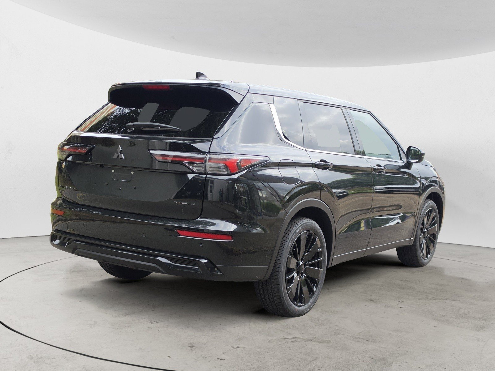 New 2026 Black Diamond Mitsubishi LE image 3