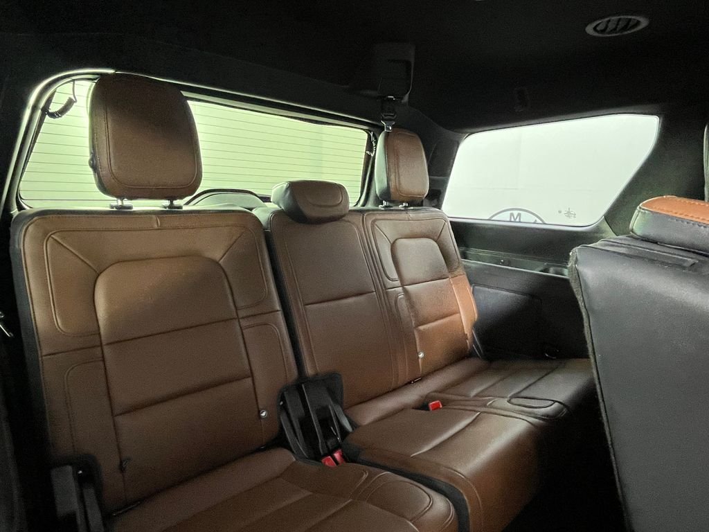 Used 2023 White Lincoln Reserve image 24