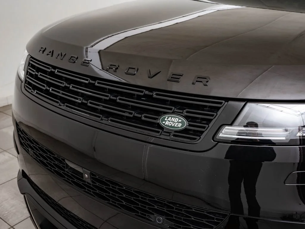 New 2026 Santorini Black Metallic Land Rover Dynamic SE image 16