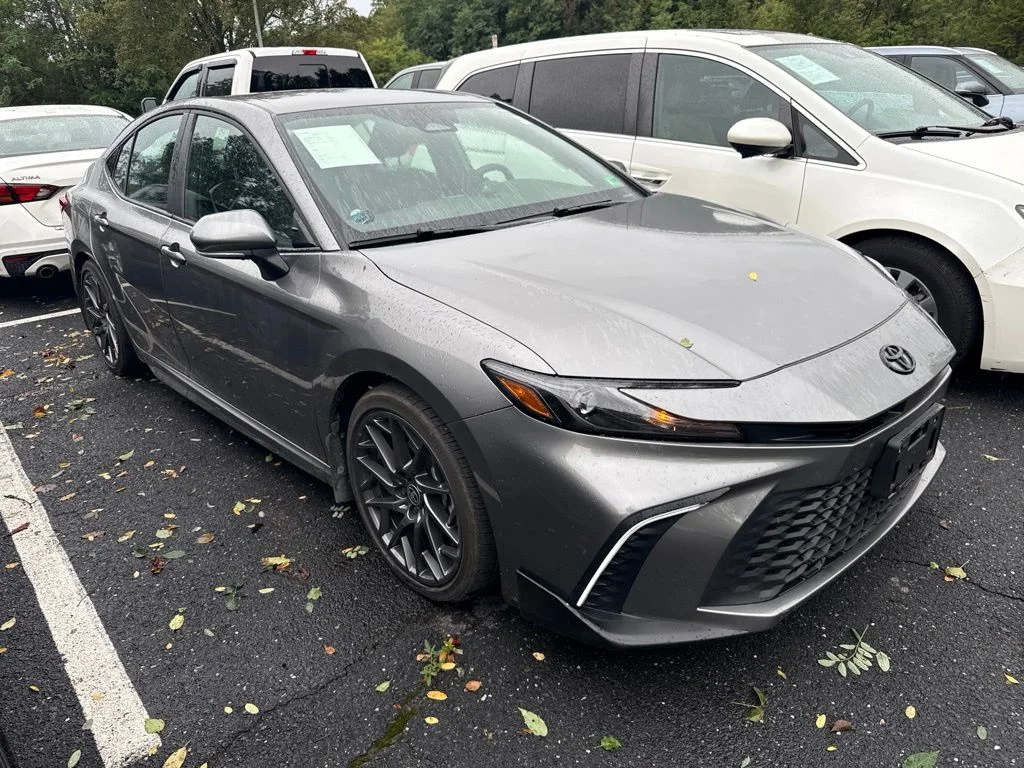 Used 2025  Toyota SE image 1