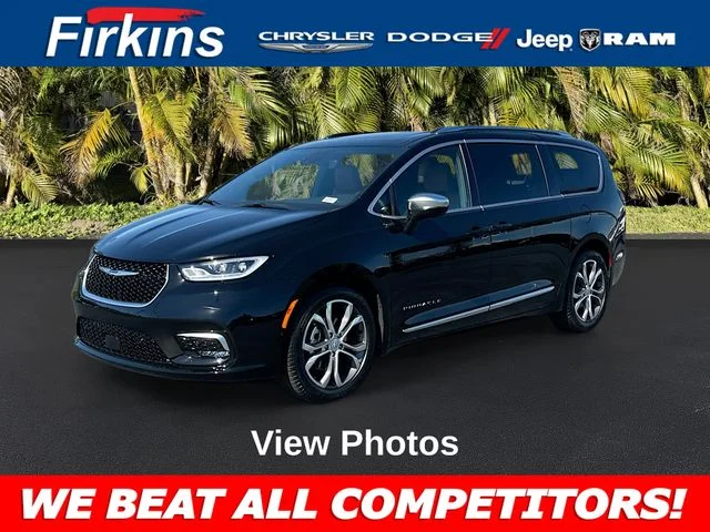 2026 Chrysler Pacifica Pinnacle's photo