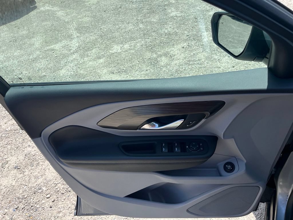 Used 2024 Sterling Metallic GMC SLE image 17