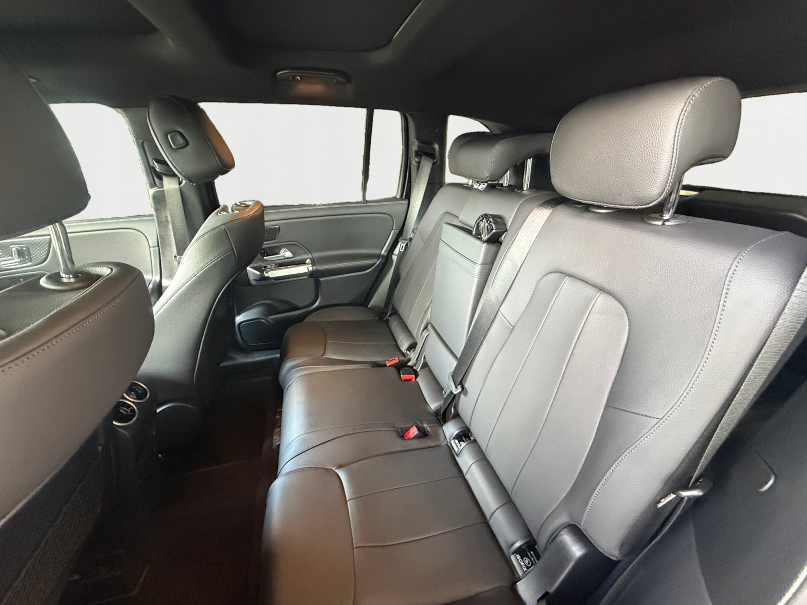 Used 2026 Black Mercedes-Benz GLB 250 image 10
