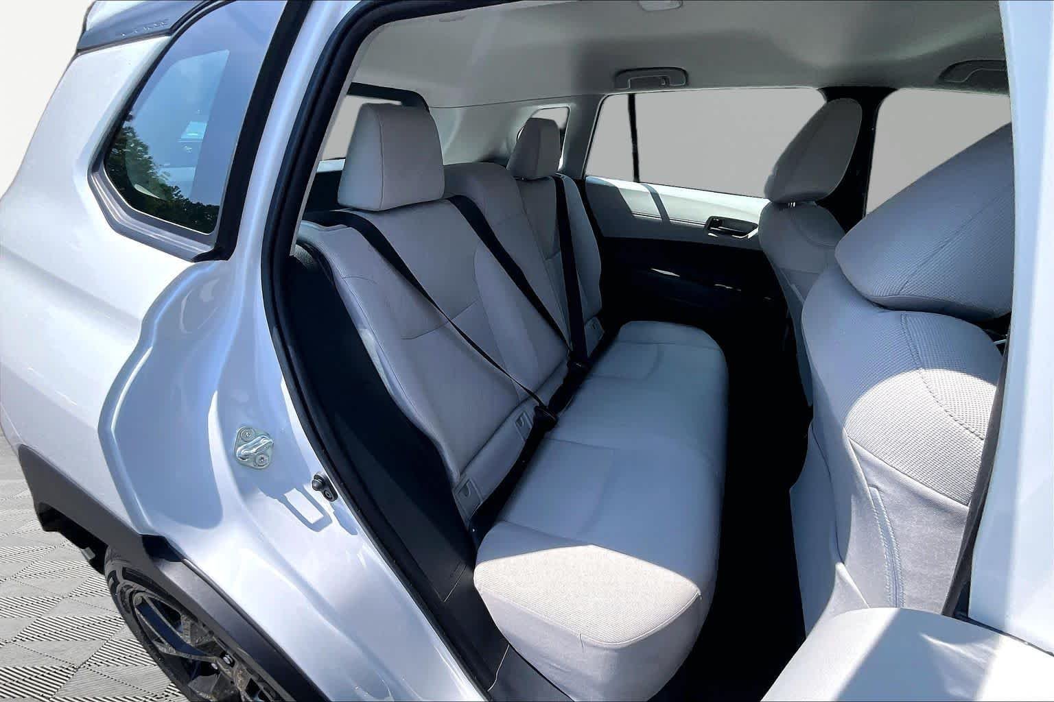 Used 2025 Wind Chill Pearl Toyota L image 20