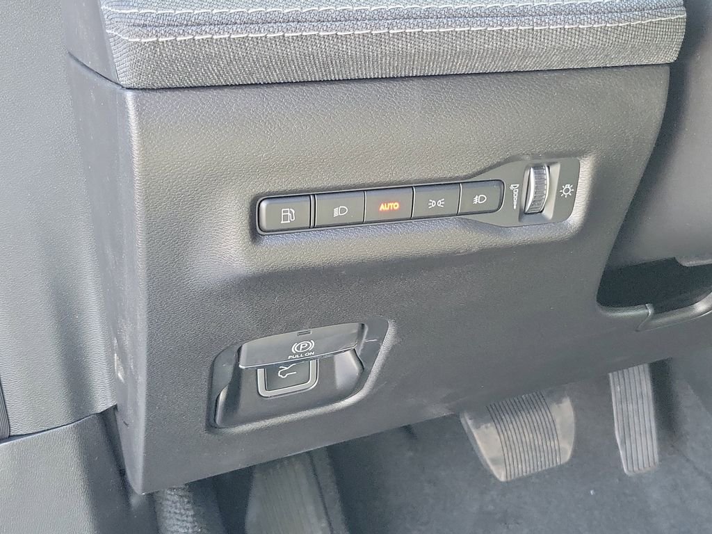 New 2026 Bright White Clearcoat Jeep Laredo image 18