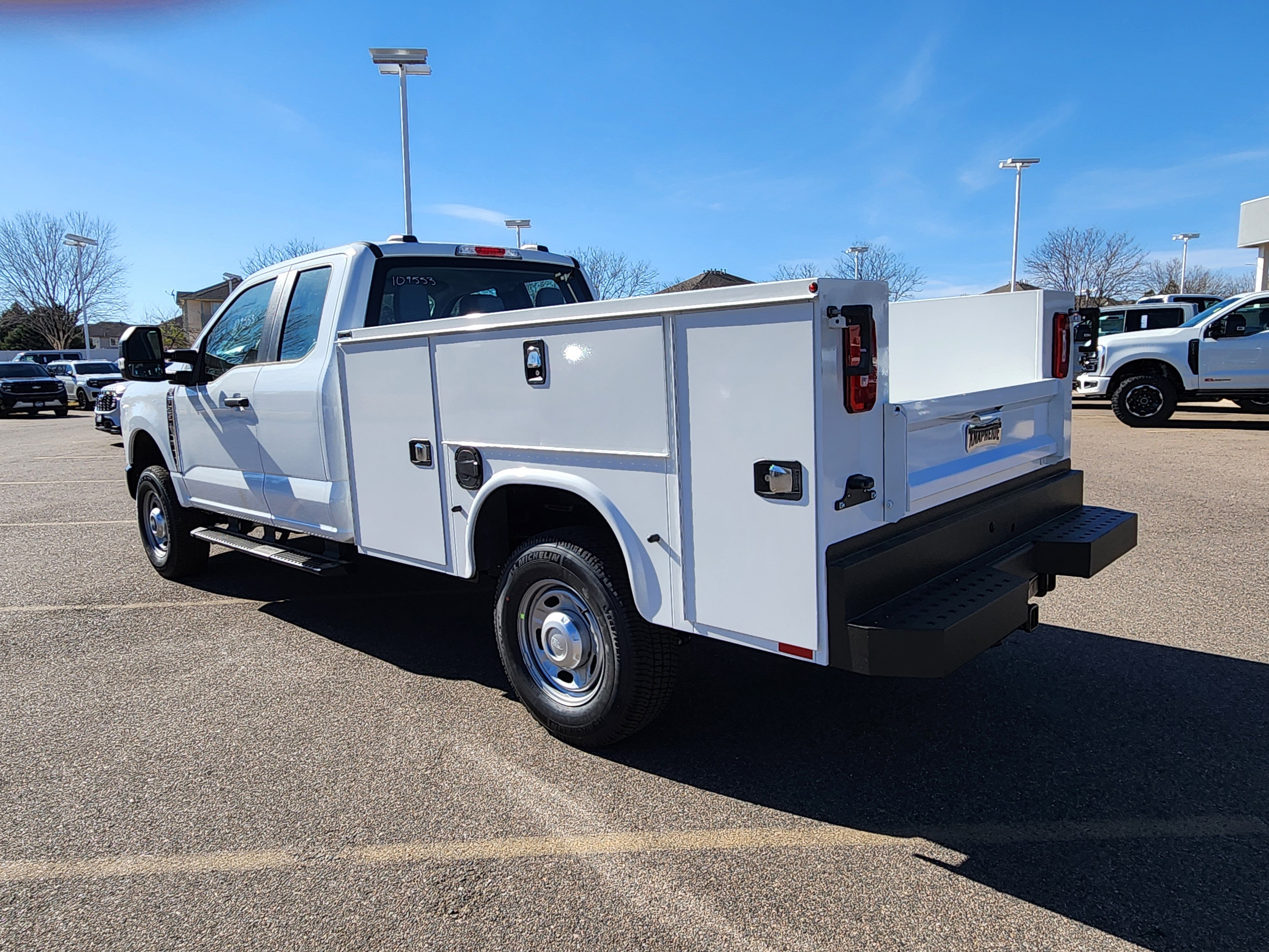 New 2026 Oxford White Ford XL image 3