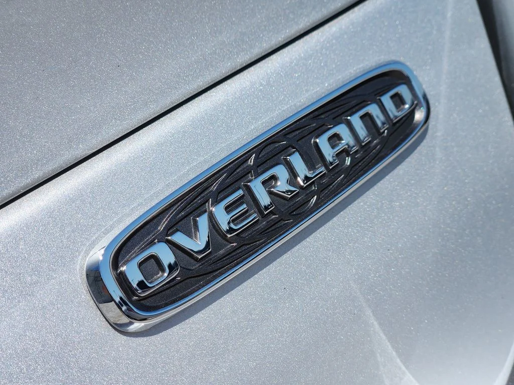 Used 2022 Silver Zynith Jeep Overland image 13