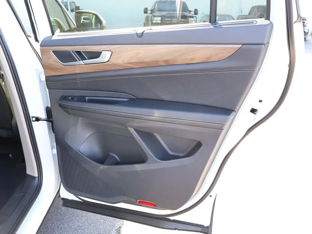 New 2026 White Volkswagen 2.0T SE w/Technology image 13