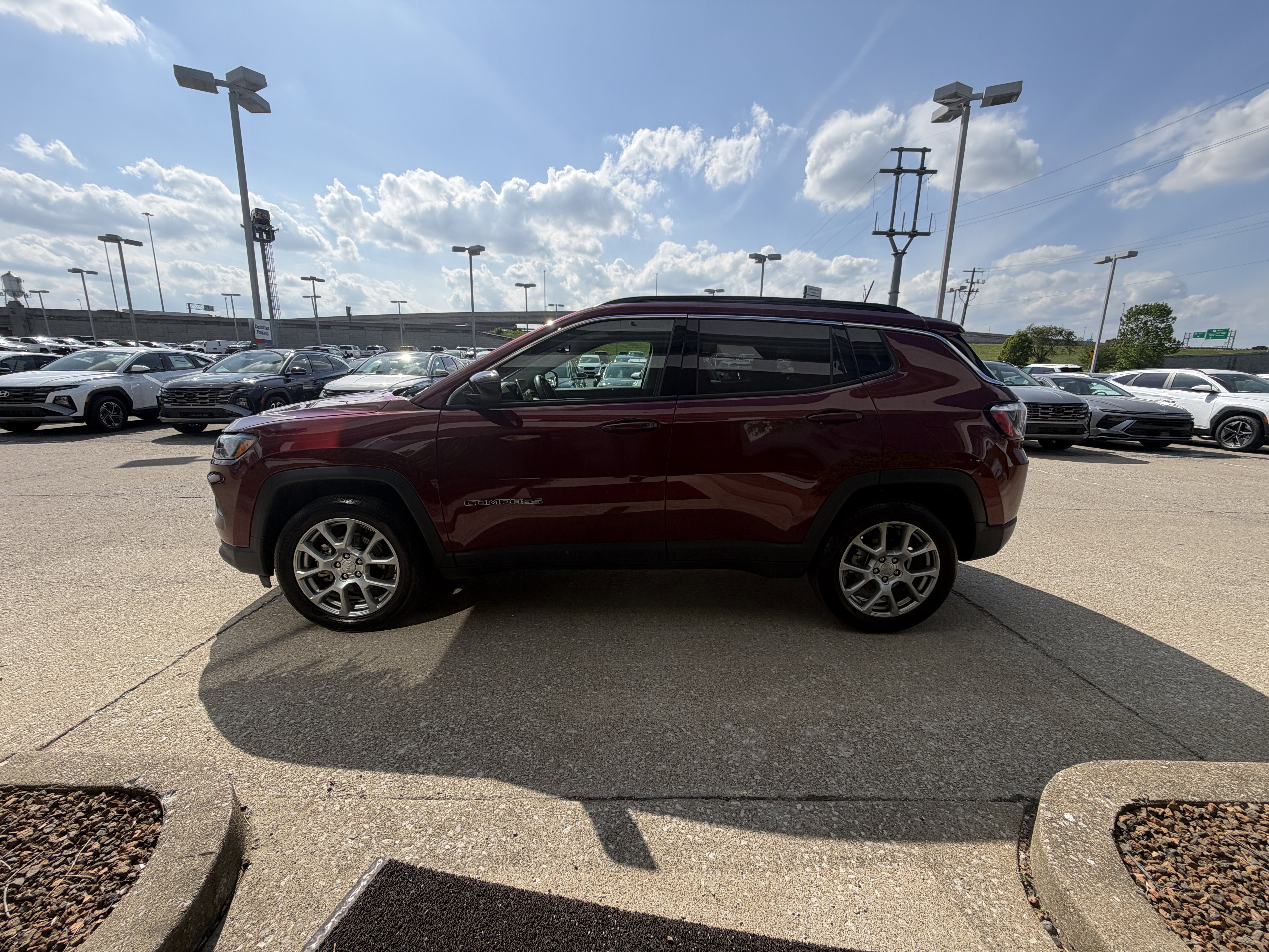 Used 2022 Velvet Red Pearlcoat Jeep Latitude Lux image 12