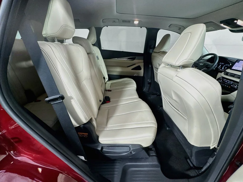 Certified Used 2023 Red INFINITI LUXE image 39