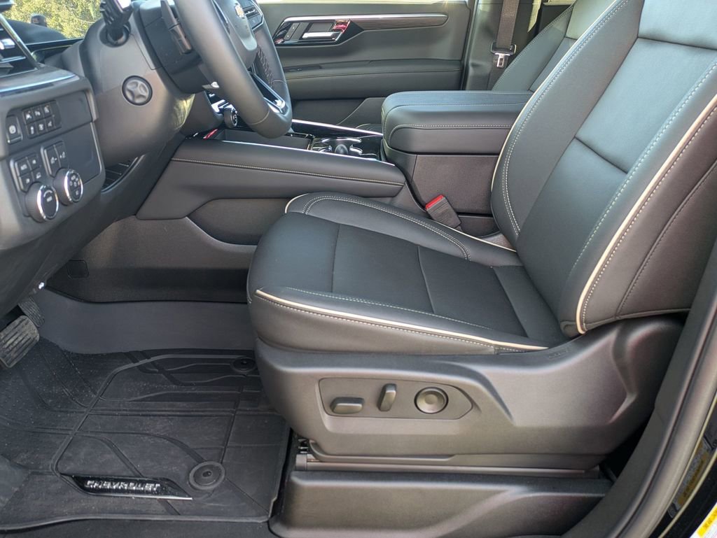 2025 Chevrolet Suburban Premier - Photo 14