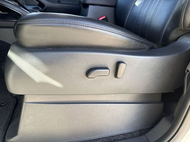 Used 2022 White Nissan PRO-X image 19