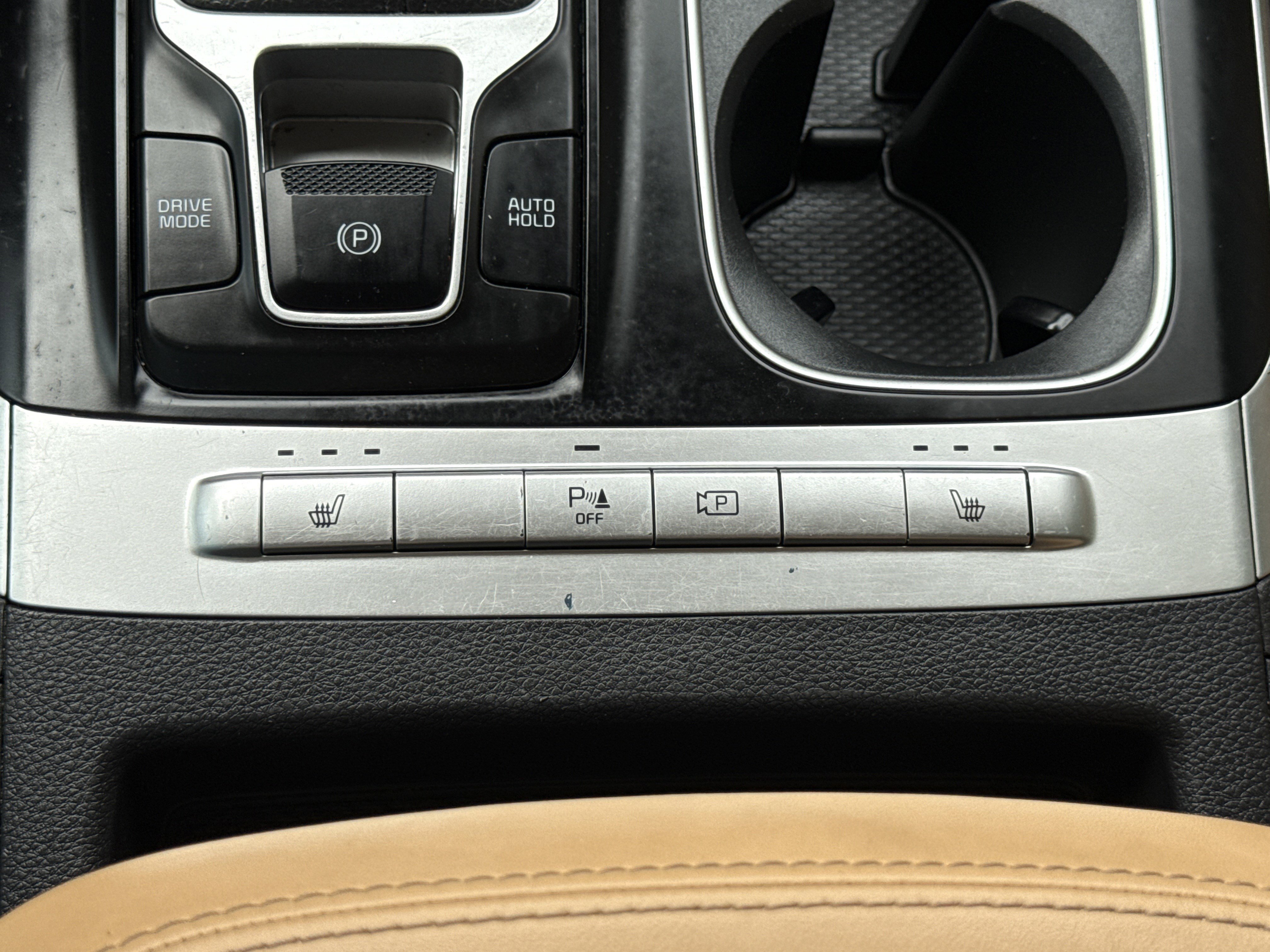 Used 2024 Snow White Pearl Kia LX image 34