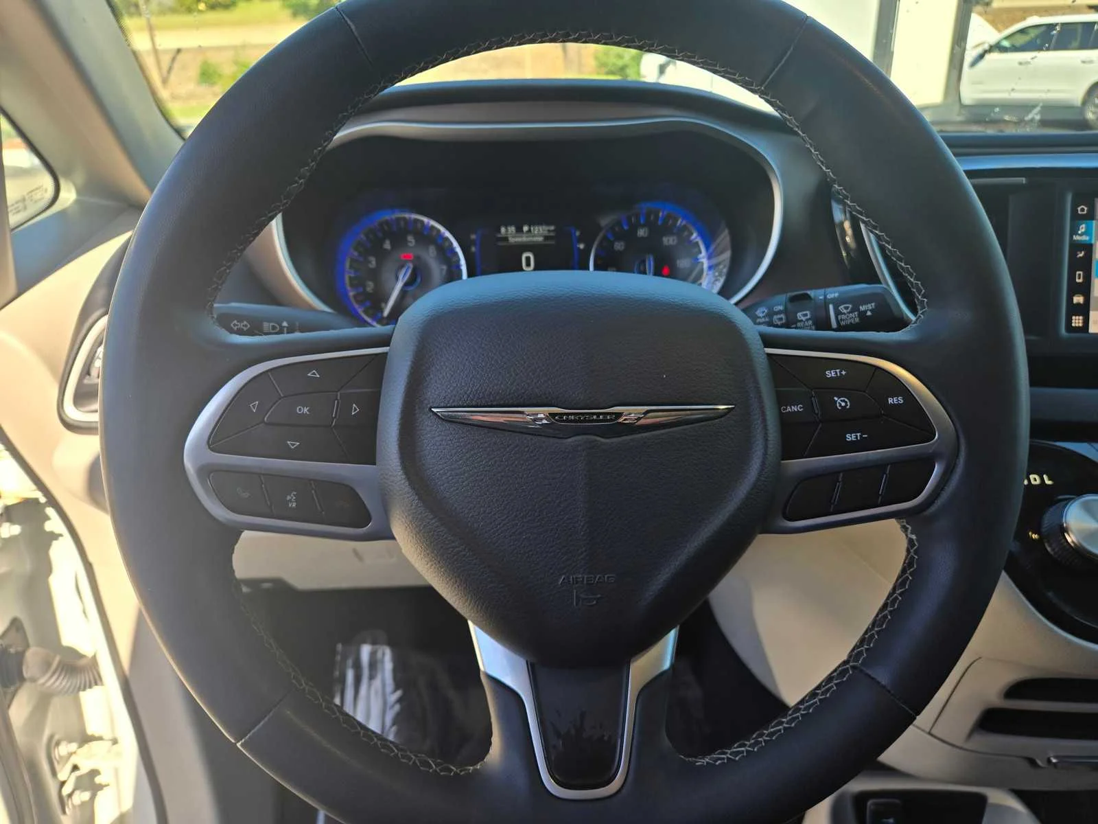 Used 2023  Chrysler LX image 28