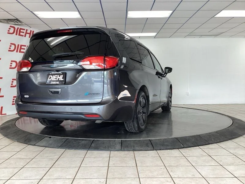 Used 2020 Gray Chrysler Touring L image 7