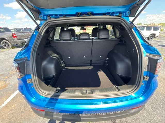 New 2026 Blue Jeep Latitude image 19