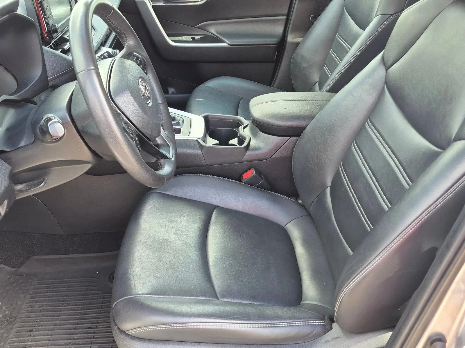 Used 2021 Silver Sky Metallic Toyota XLE Premium image 15