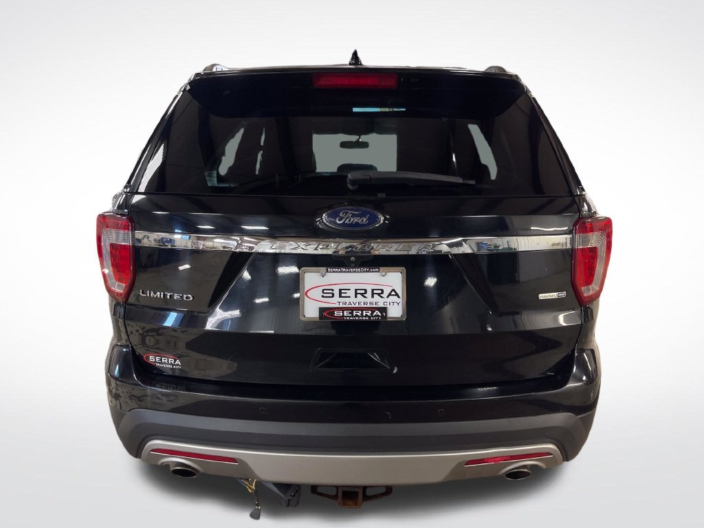 Used 2016 Black Ford Limited image 4