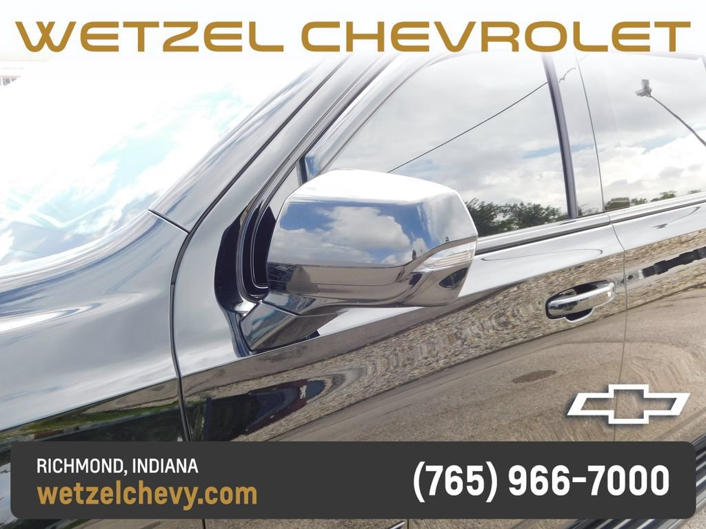 2022 Chevrolet Suburban RST - Photo 11