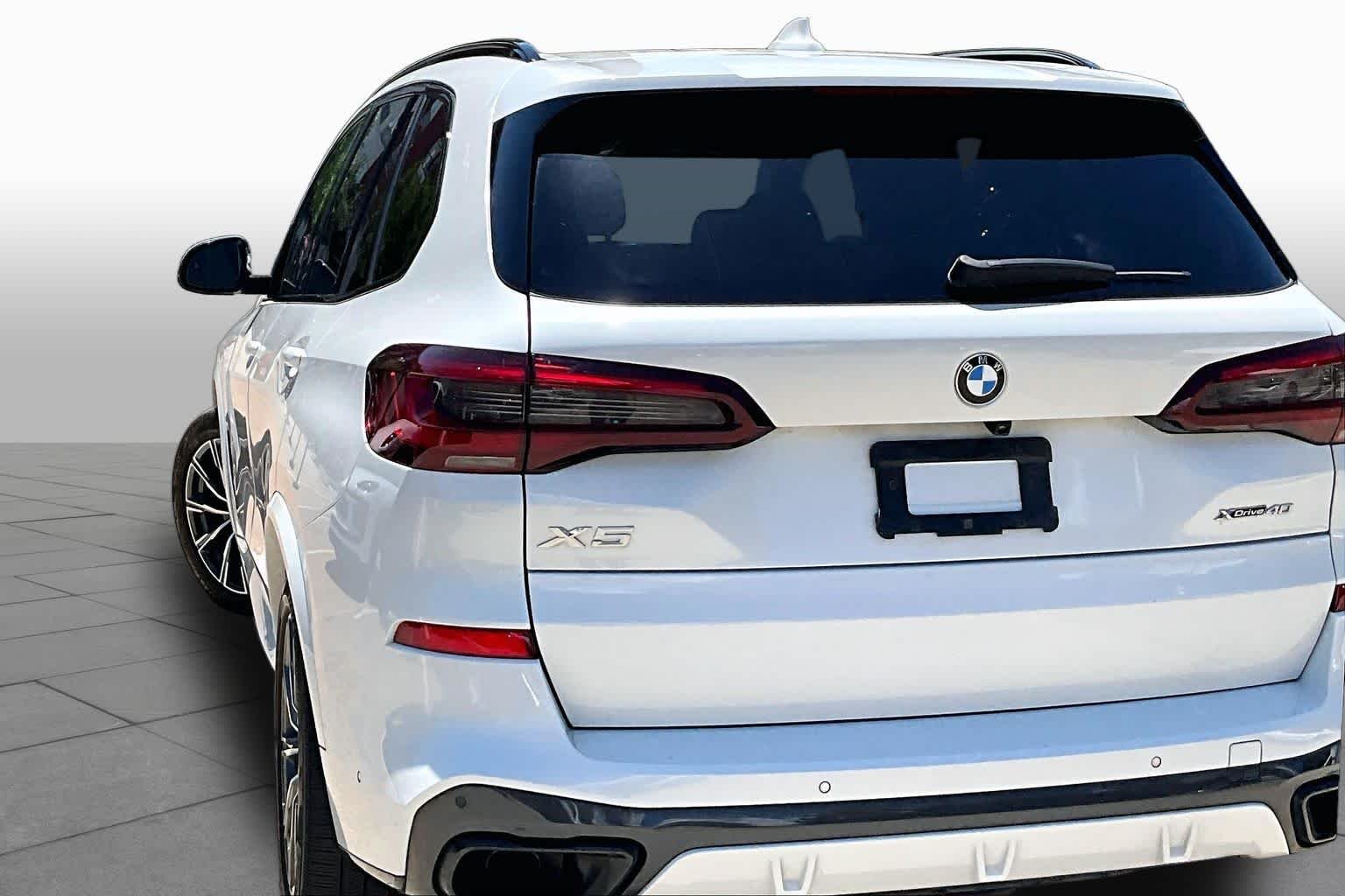 Used 2022 Mineral White Metallic BMW xDrive40i image 11