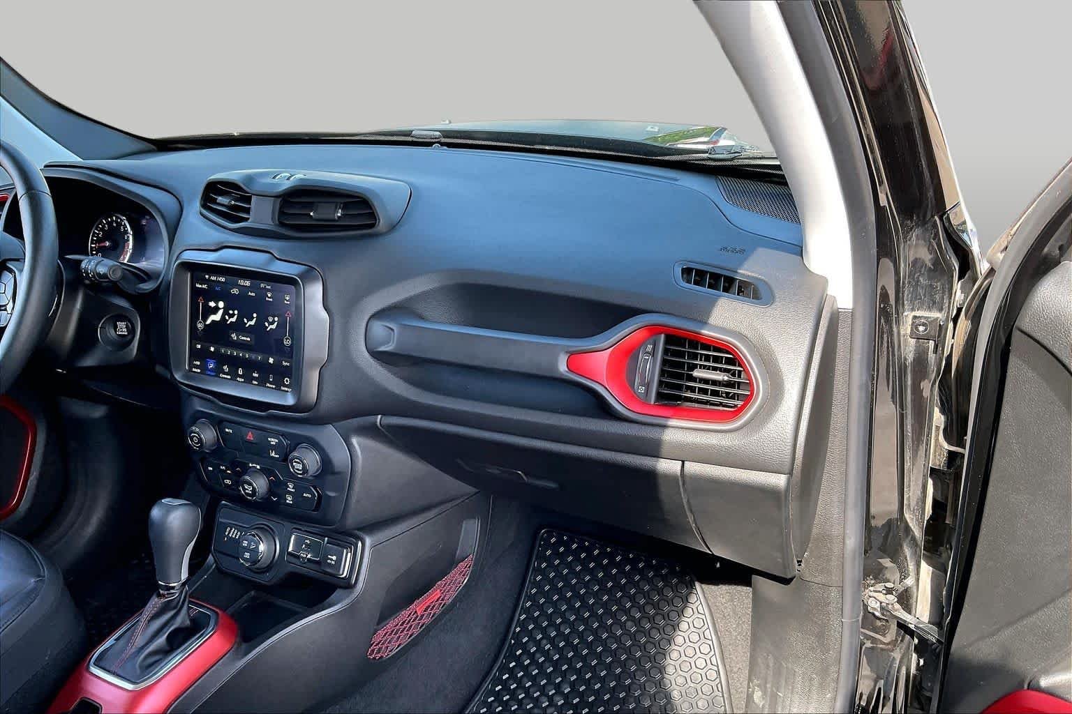 Certified Used 2022 BLACK CLEAR COAT Jeep Trailhawk image 18