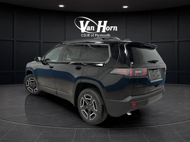 New 2026 Diamond Black Crystal Pearl-Coat Exterior Paint Jeep Laredo image 5