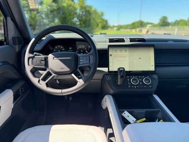 New 2026 Tasman Blue LAND ROVER X-Dynamic SE image 13