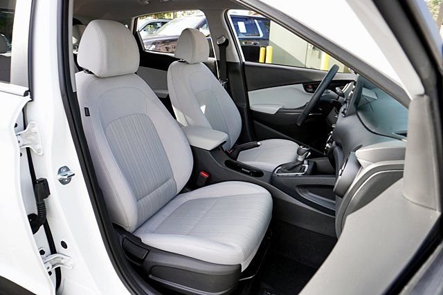 Used 2023 White Hyundai SEL image 11