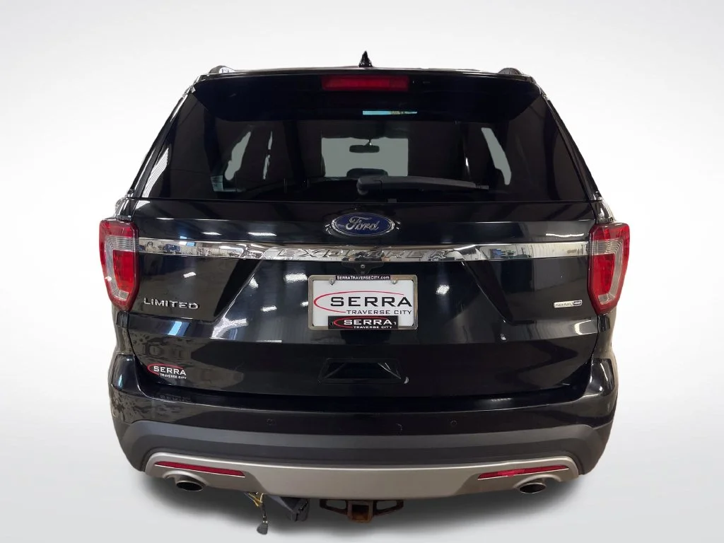 Used 2016 Black Ford Limited image 4