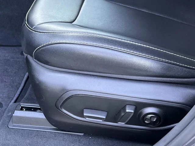 Used 2024 Gray Jeep Limited image 28