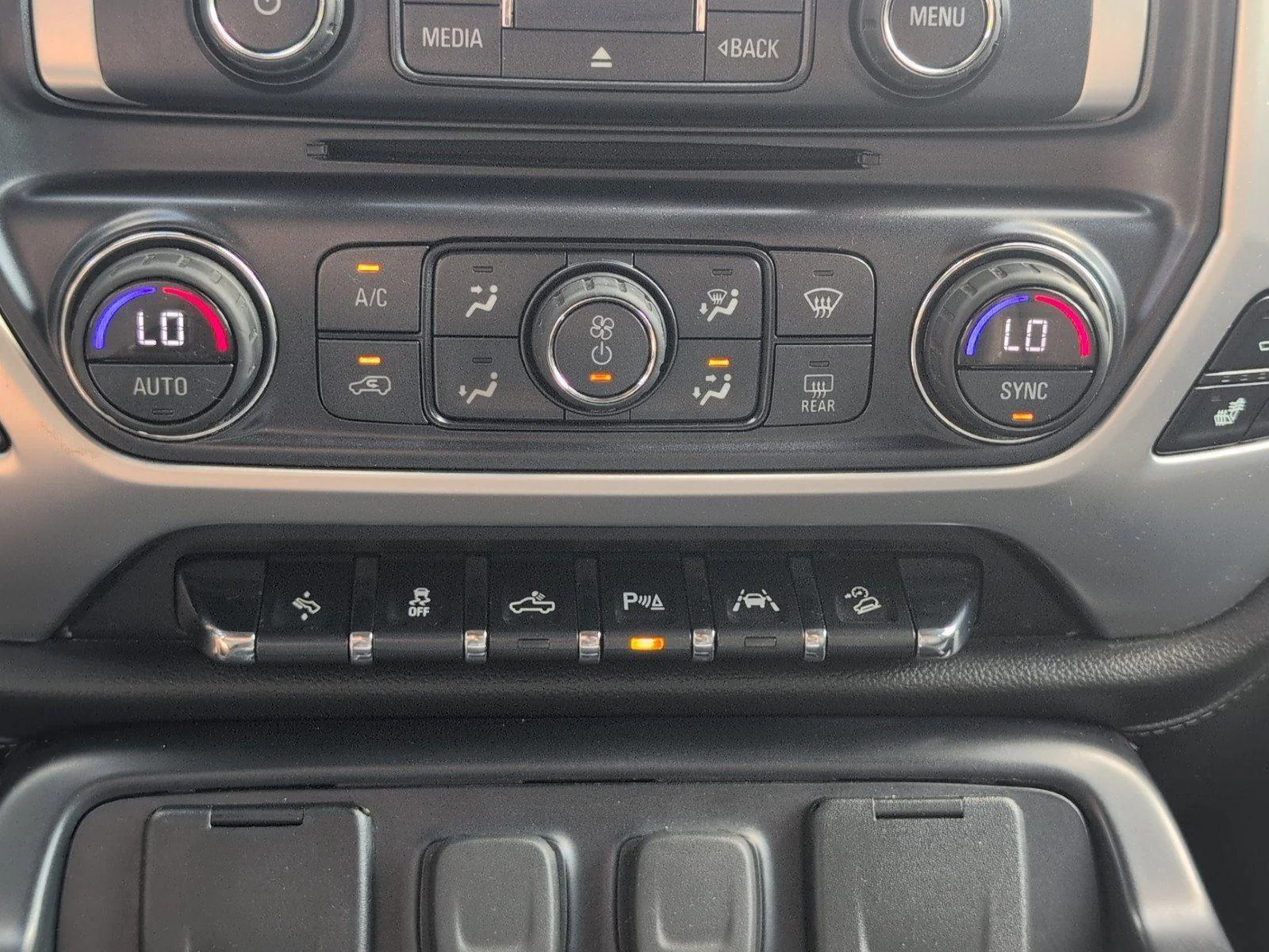 Used 2018 Quicksilver Metallic GMC SLT image 23