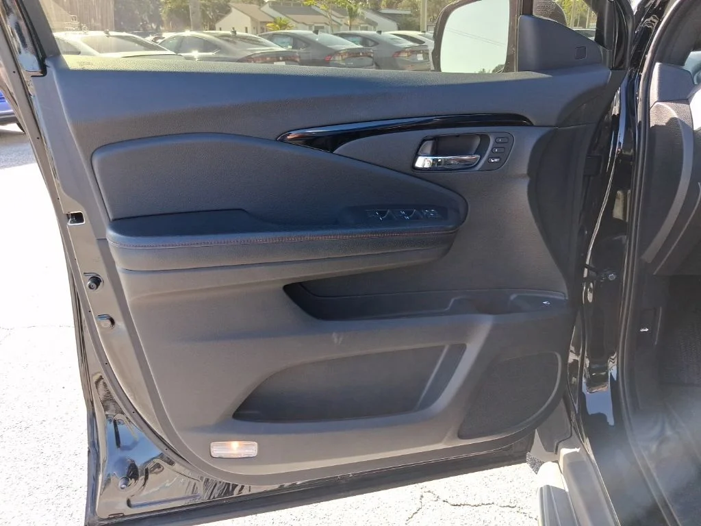 Used 2019  Honda Black Edition image 25