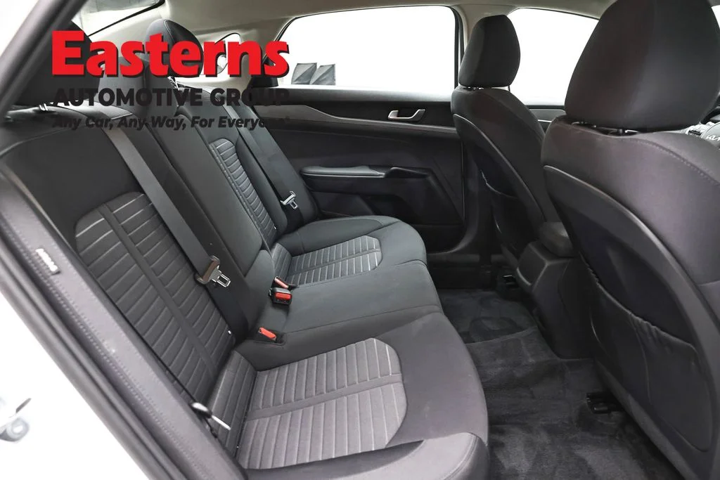 Used 2025 White Kia LXS image 23