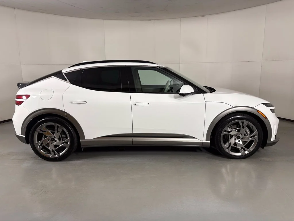 Used 2023 White Genesis Performance image 9