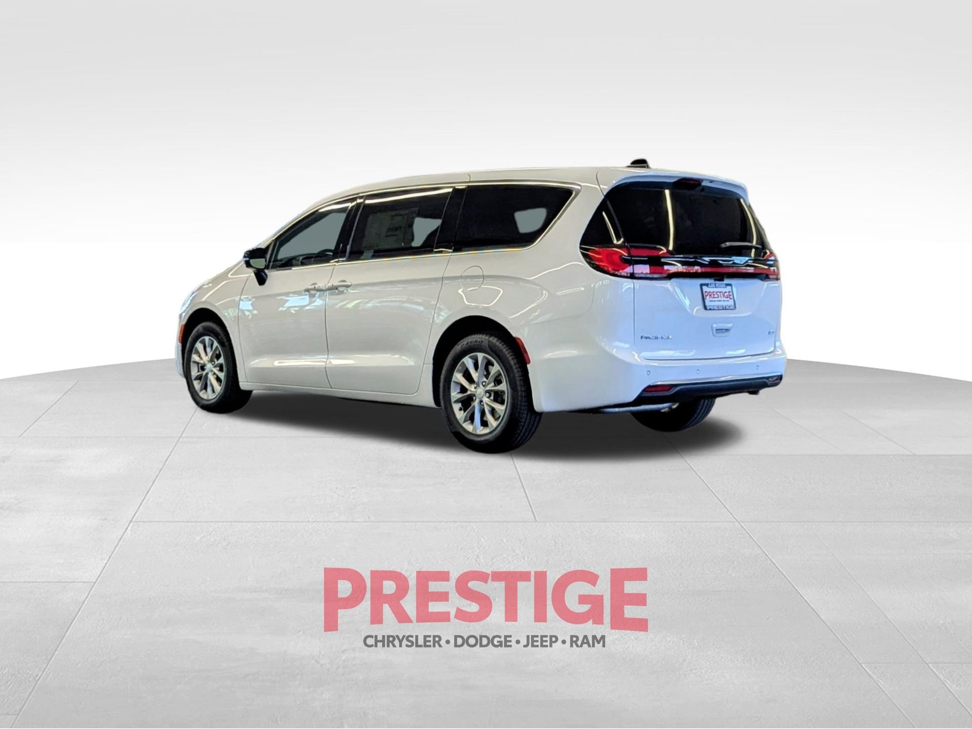 New 2027 Bright White Clear-Coat Exterior Paint Chrysler Select image 9
