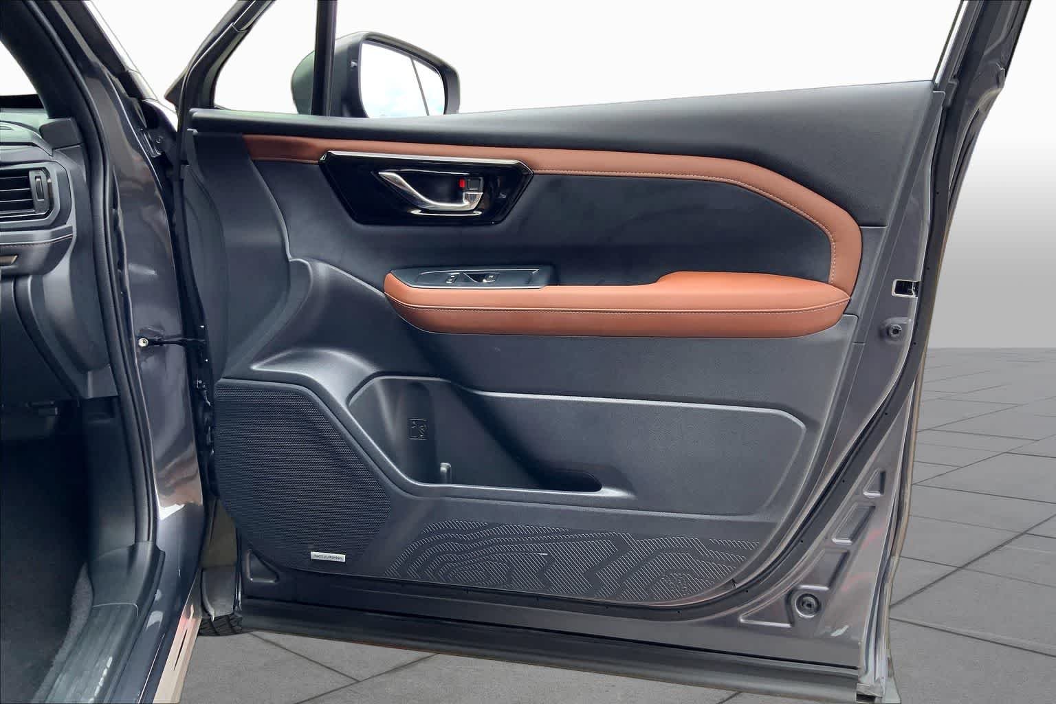 Used 2025 Magnetite Gray Metallic Subaru Touring image 23