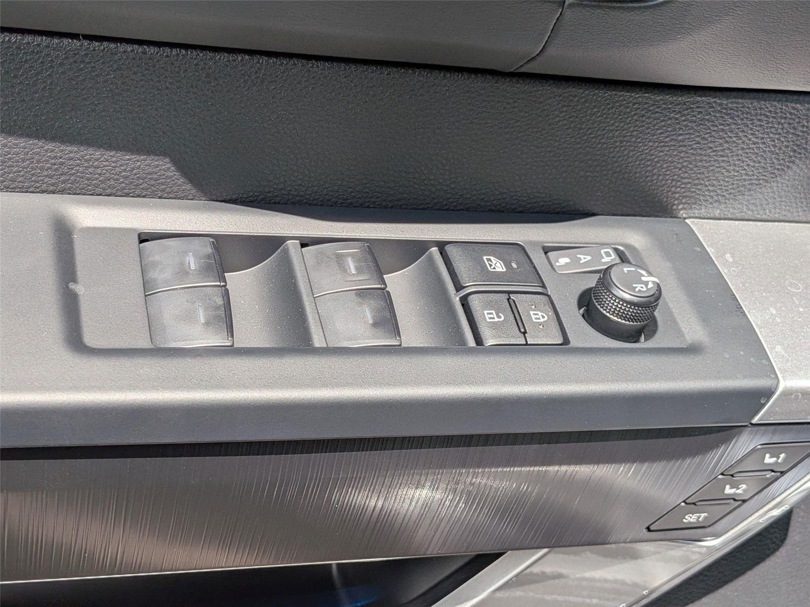 2025 Toyota Tundra Platinum - Photo 12