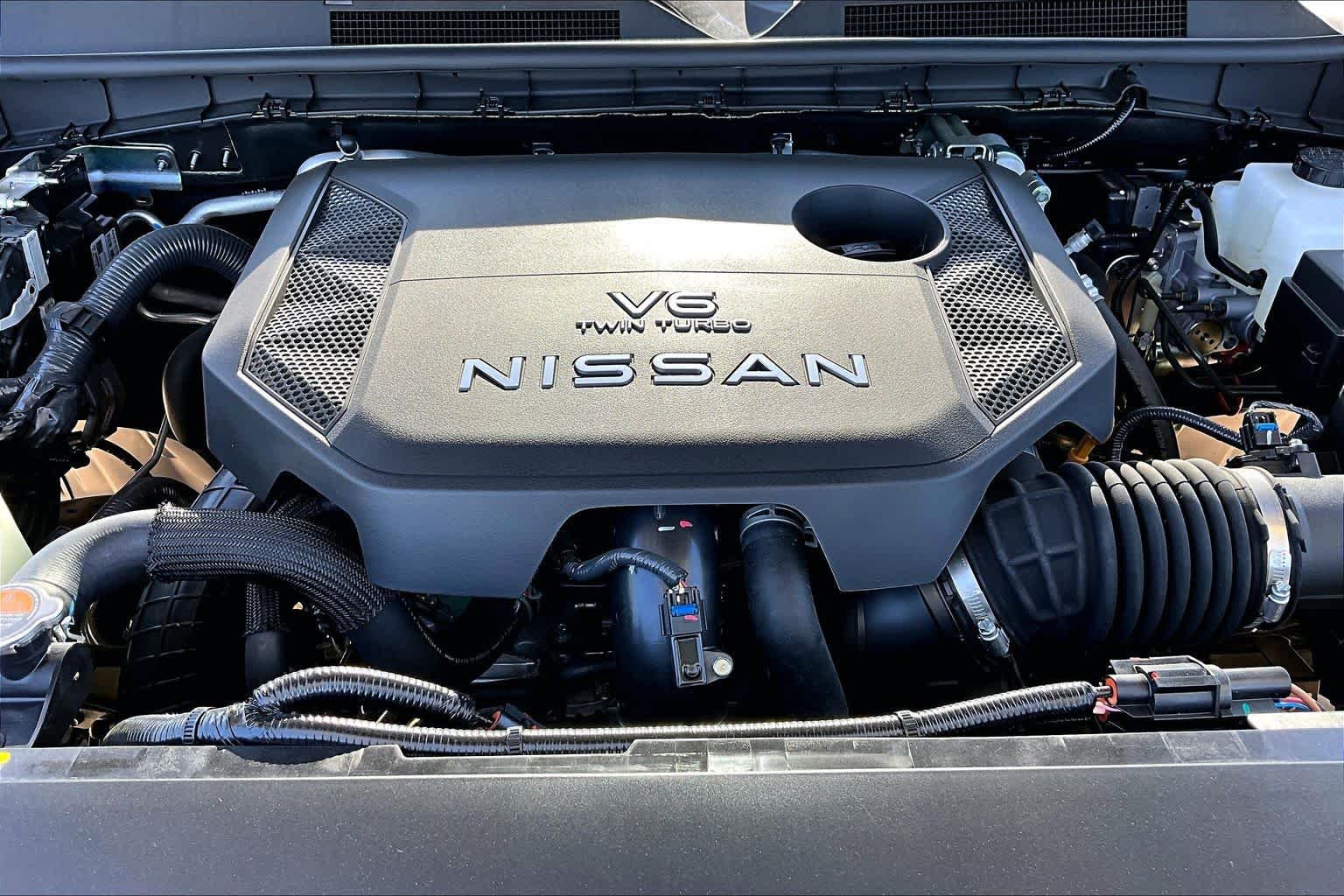 New 2026 Gun Metallic / Super Black Two-tone Nissan PRO-4X image 18