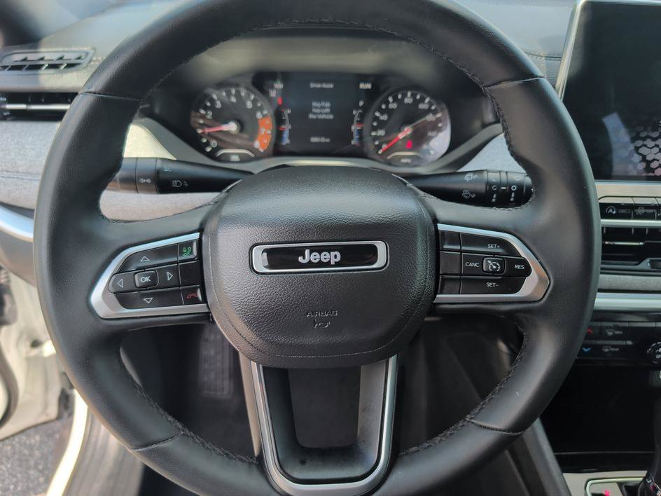Used 2024 Bright White Clearcoat Jeep Latitude image 18