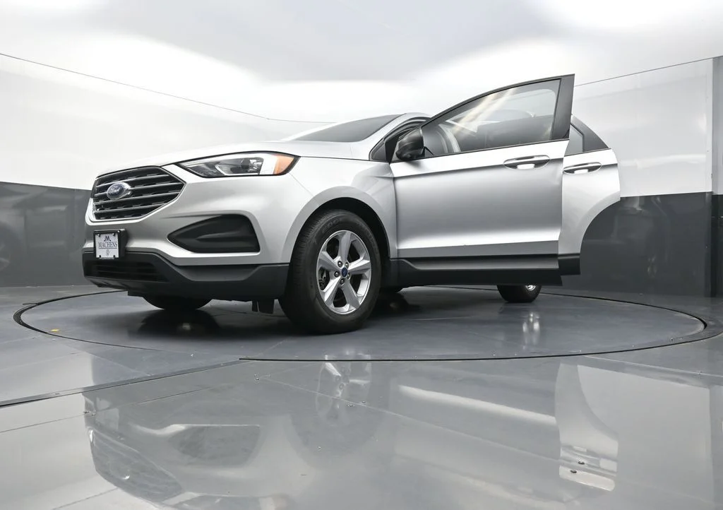 Used 2019 Silver Ford SE image 31