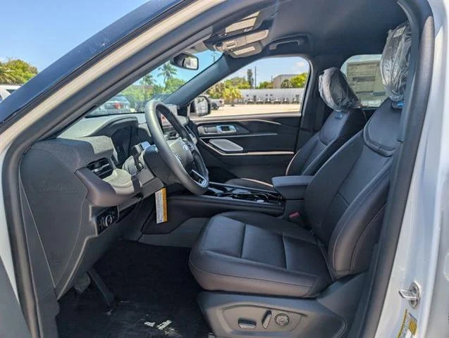 New 2026 Star White Metallic Tri-Coat Ford Platinum™ image 19