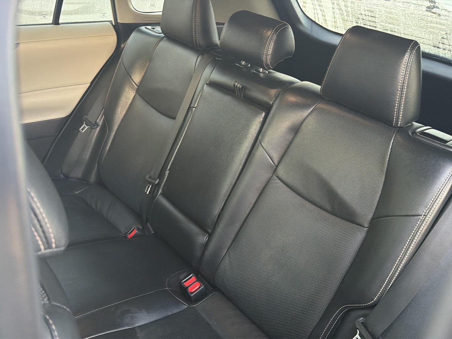 Used 2022 White Toyota XLE image 31