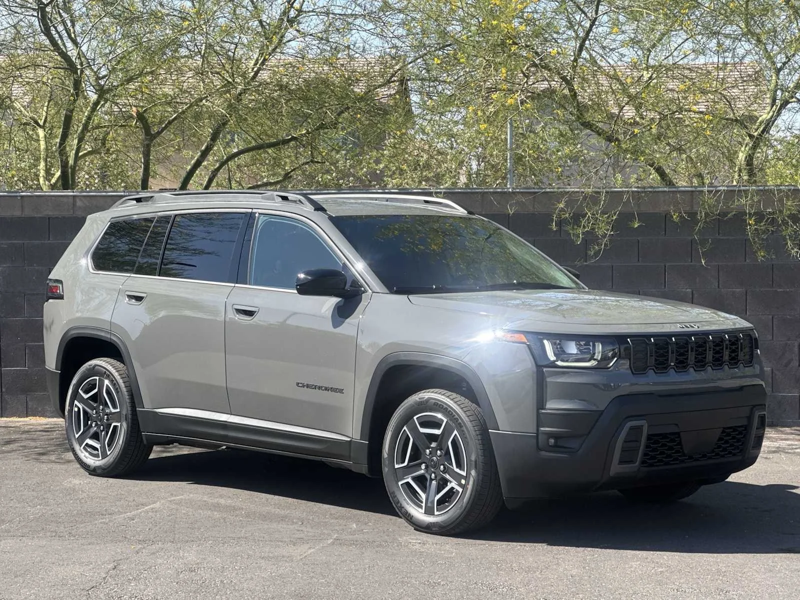 New 2026 Sting-Gray Clear-Coat Exterior Paint Jeep Laredo image 2