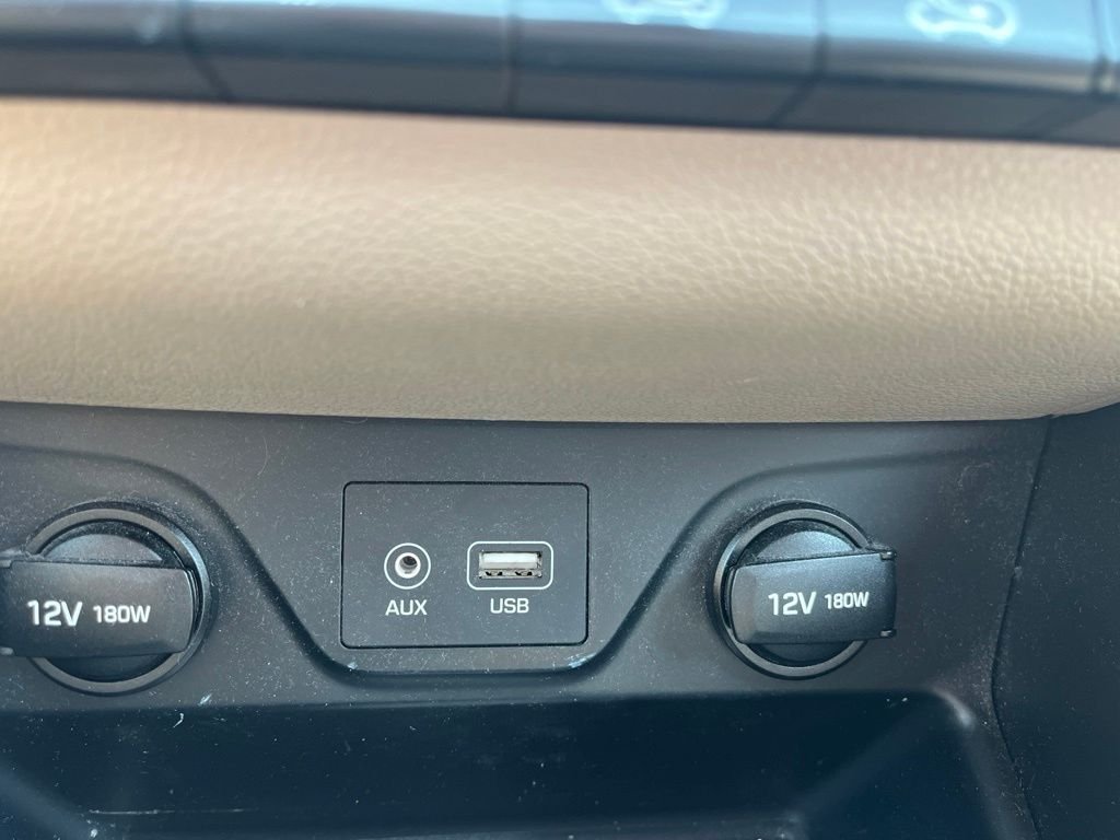 Used 2017 Black Hyundai SE Plus image 19